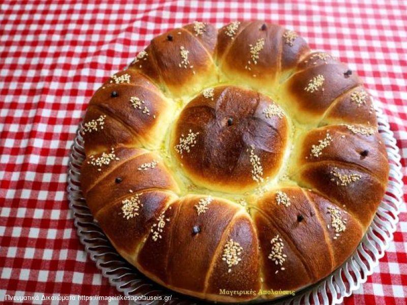 Γιορτινό ψωμί η Πασχαλινό λαμπρόψωμο - λαμπροκουλούρα.