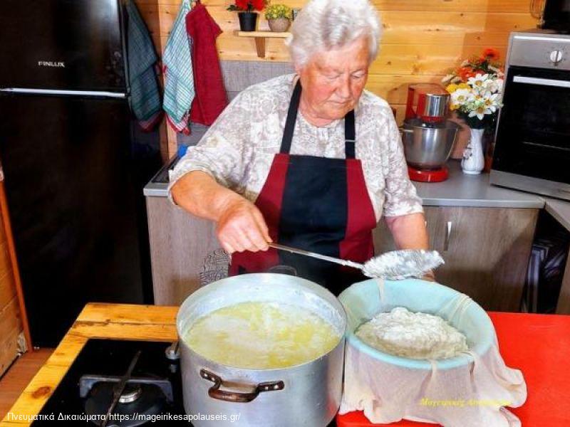 Φτιάχνουμε Ελληνική Παραδοσιακή Σπιτική Μυζήθρα με Κατσικίσιο Γάλα. Σκληρό τυρί για ξύσιμο.