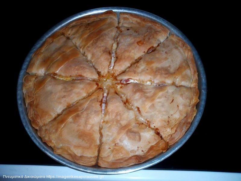 Πιτα με τυρια & μπεικον