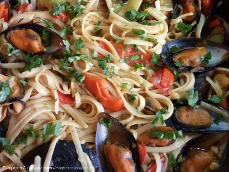 Λιγκουινι με μύδια 