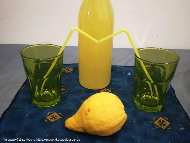 Σπιτική λεμονάδα