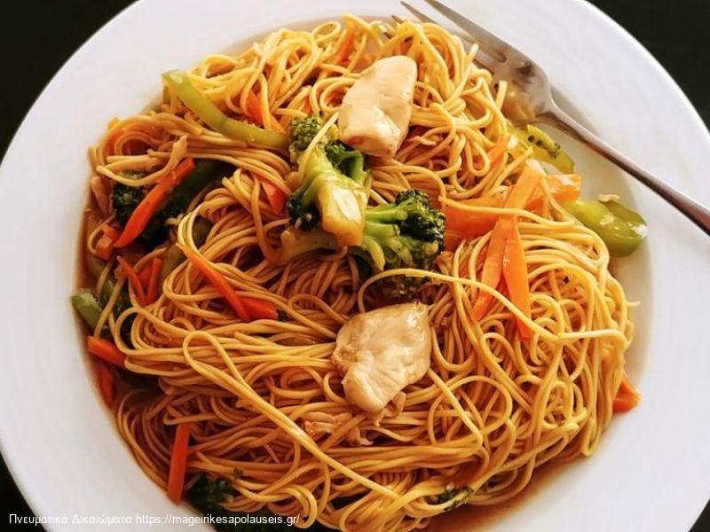 Νούντλς με κοτόπουλο