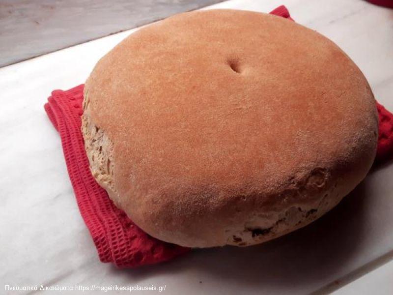 Ψωμί με προζύμι και δυο διαφορετικά άλευρα