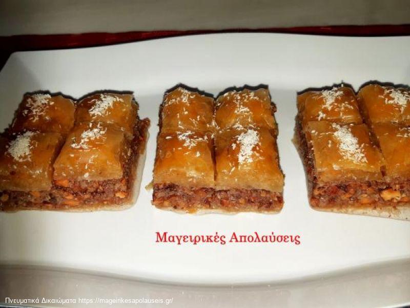 Μπακλαβάς μπουκίτσες με ινδική καρύδα και αμύγδαλο καβουρντισμένο