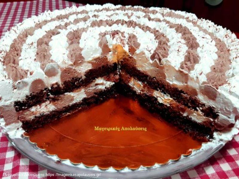 Τούρτα αφρός που λιώνει στο στόμα με σοκολατένιο παντεσπάνι ζουμερό και δυο γεύσεις σοκολάτα βανίλια