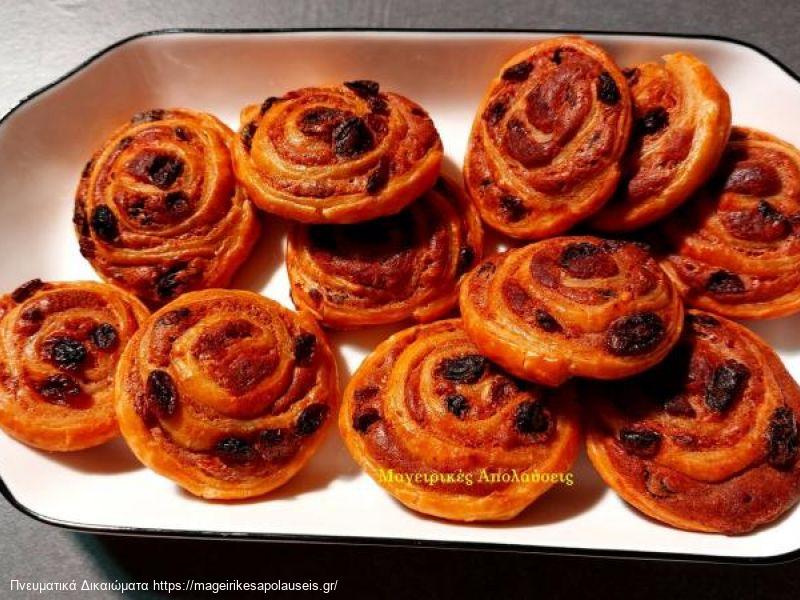 Ρολά κανέλας σφολιάτα, σταφίδα και κρέμα 