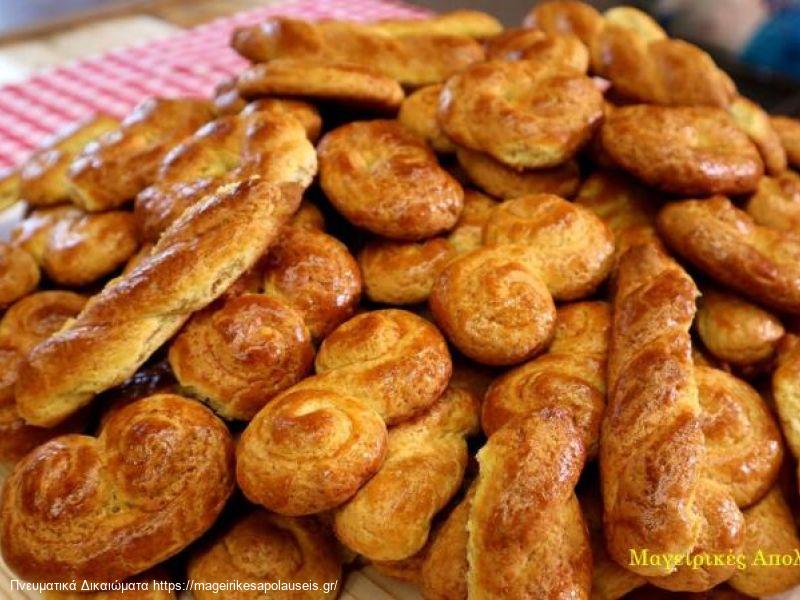 Πασχαλινά κουλουράκια. Είναι μπισκοτένια, αρωματικά και κρατάνε