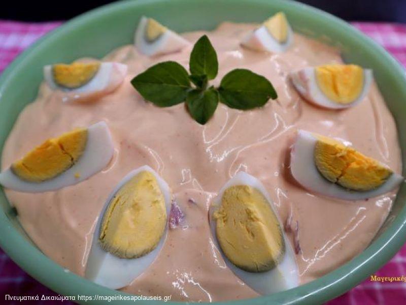 Σαλάτα με τρικολόρε ζυμαρικά ζαμπόν τυρί αυγό & μαγιονέζα.