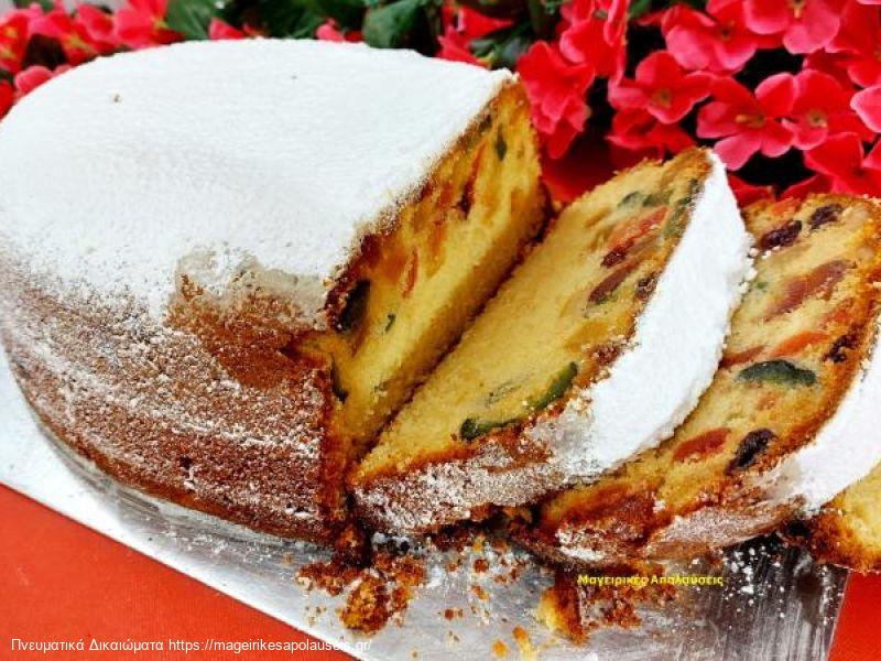 Κέικ βανίλια γεμιστό με φρούτα η γλυκά του κουταλιού.