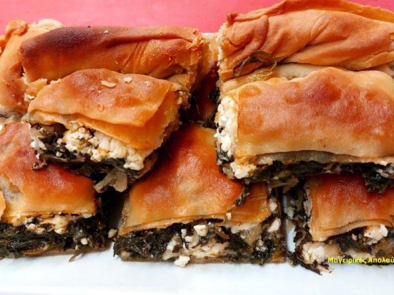 Σπανακοτυρόπιτα με χωριάτικο σπιτικό τραγανό φύλλο και γέμιση που θα σας ενθουσιάσει.