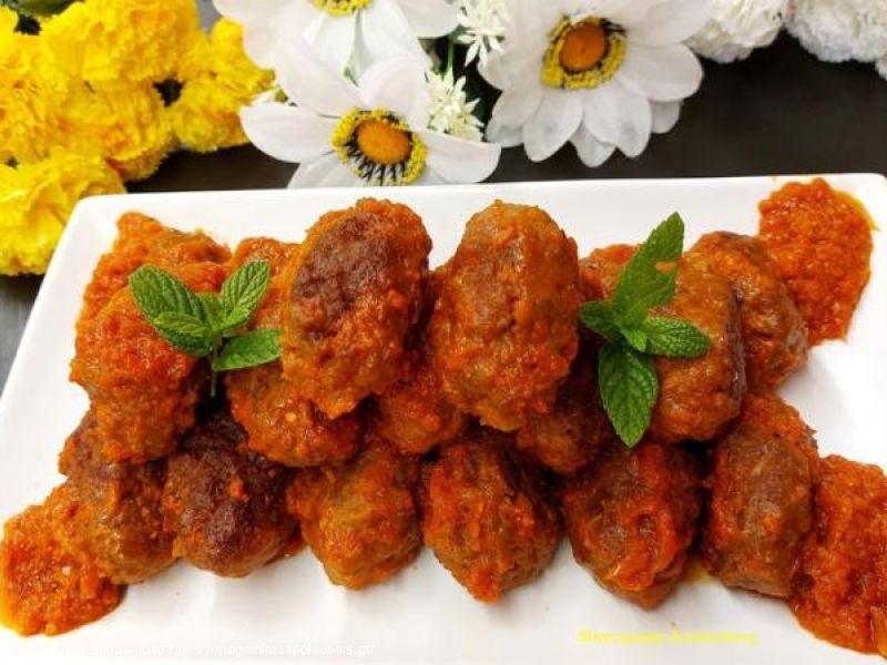 Σουτζουκάκια σμυρνέικα αυθεντική συνταγή με κίμινο και σκόρδο.