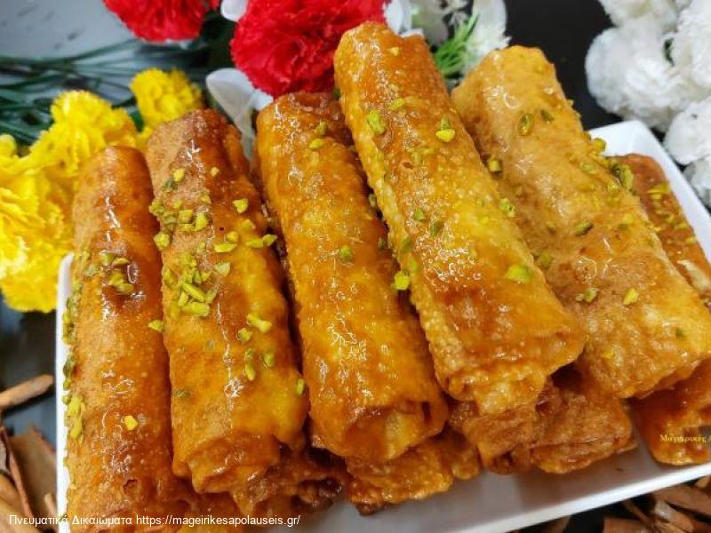 Παραδοσιακές Χριστουγεννιάτικες  Δίπλες τραγάνες και μελωμένες.