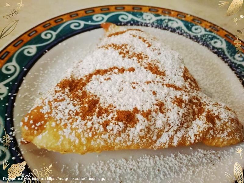 Μπουρεκάκια με σιμιγδαλόκρεμα