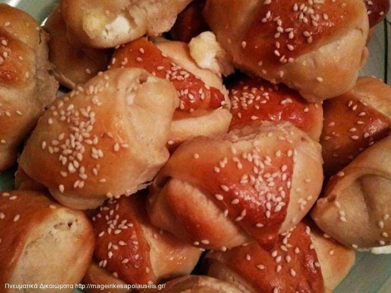 ΜΠΟΥΡΕΚΑΚΙΑ ΜΕ ΤΡΙΑ ΤΥΡΙΑ