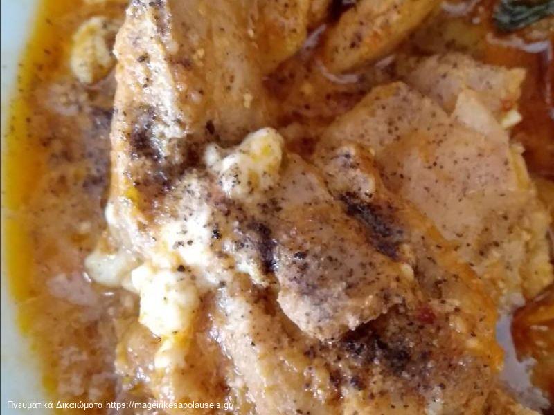 Τηγανιά κοτόπουλο με σάλτσα ντομάτας και φέτα της Λίνας