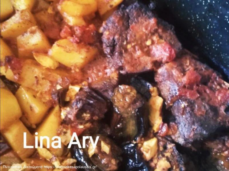 Μοσχαράκι με μελιτζάνες και πατάτες στη γάστρα ελαφρύ της Λίνας